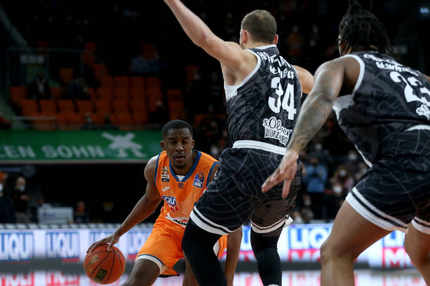 为首的后卫 为首的后卫